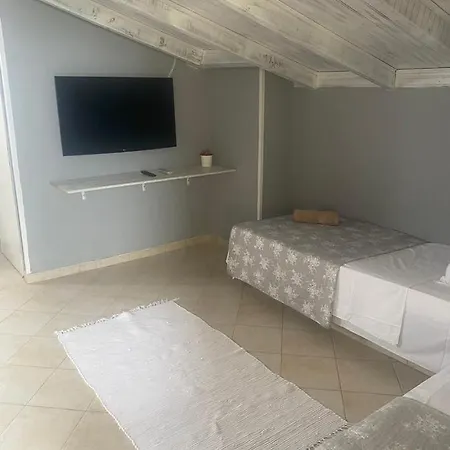 Er.zo Seaside פוליכרונו
